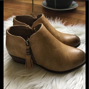 MATA Low Heel Ankle Booties w Side Tassel Zip-up